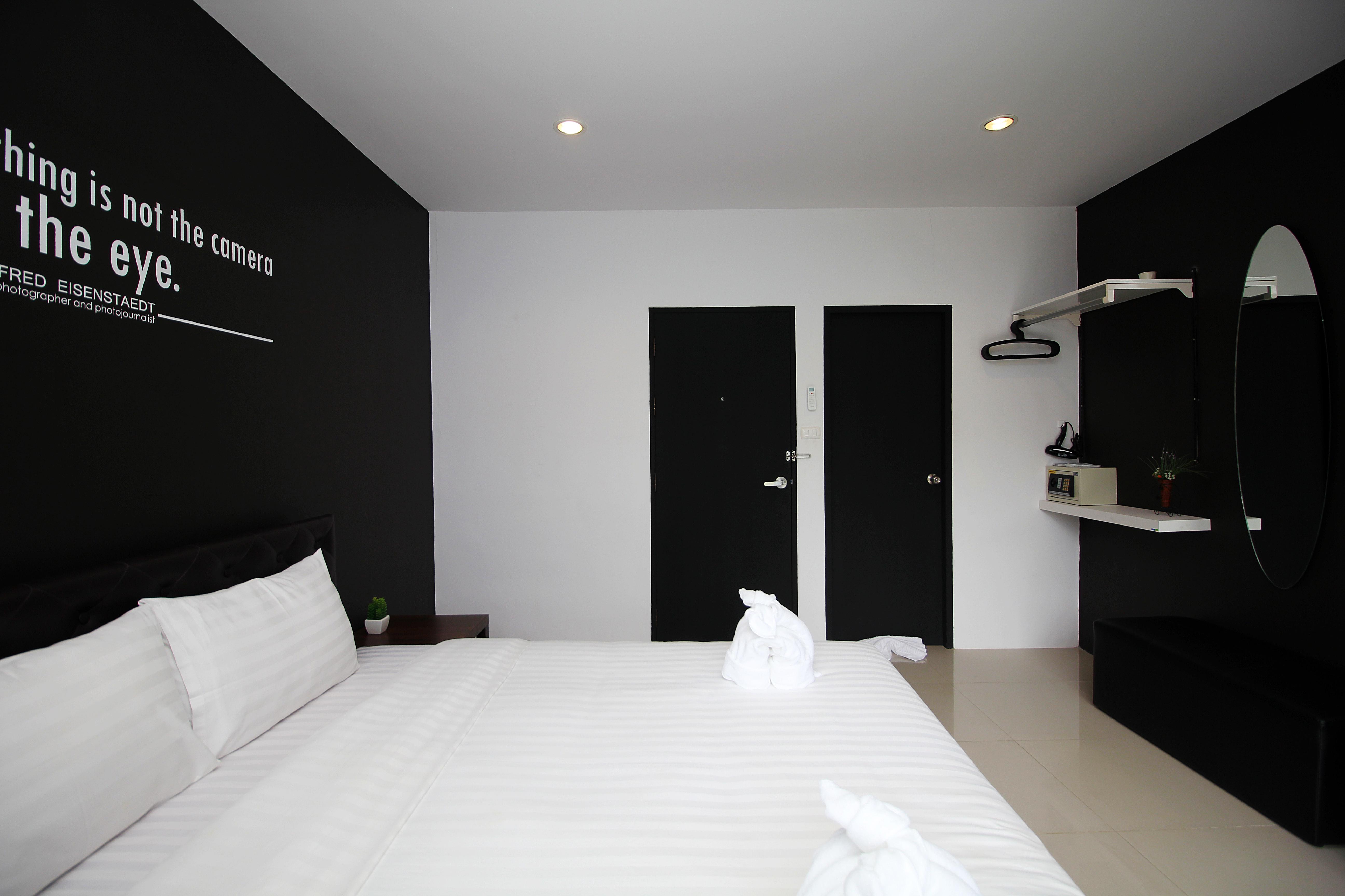 Hotel The Artist House Patong Exterior foto