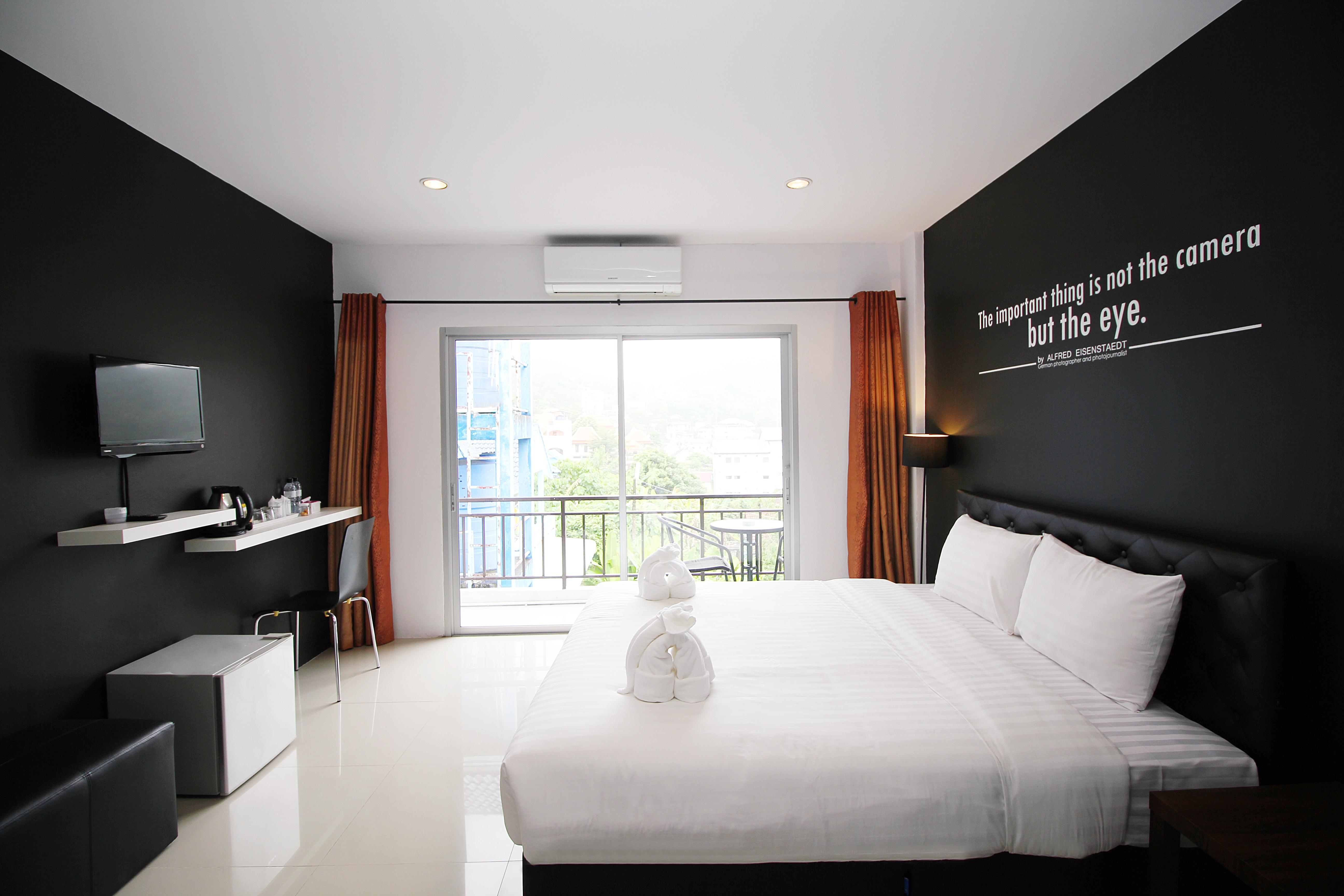 Hotel The Artist House Patong Exterior foto