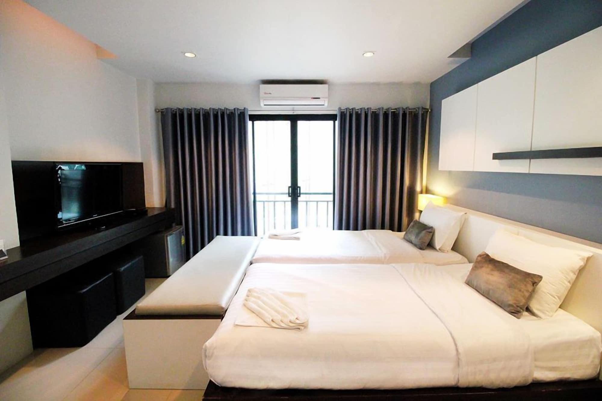 Hotel The Artist House Patong Exterior foto